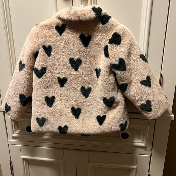 H&M Kids Cream Faux Fur Jacket with Black Hearts - Picture 6 of 8